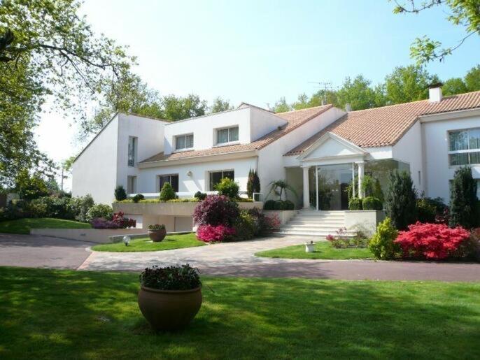 Les Jardins De La Muse, Piscine Couverte, Spa Et Fitness Basse-Goulaine Luaran gambar